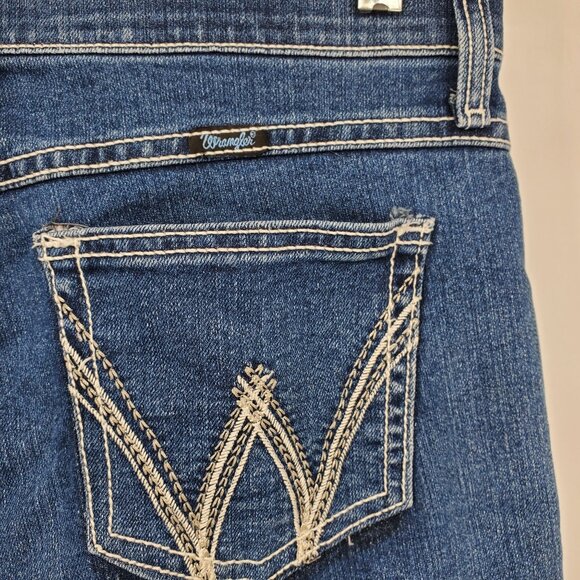 Wrangler Women's Medium Wash Boot Cut Casual Everyday Denim Jeans 9/10 x 32 - Picture 5 of 7